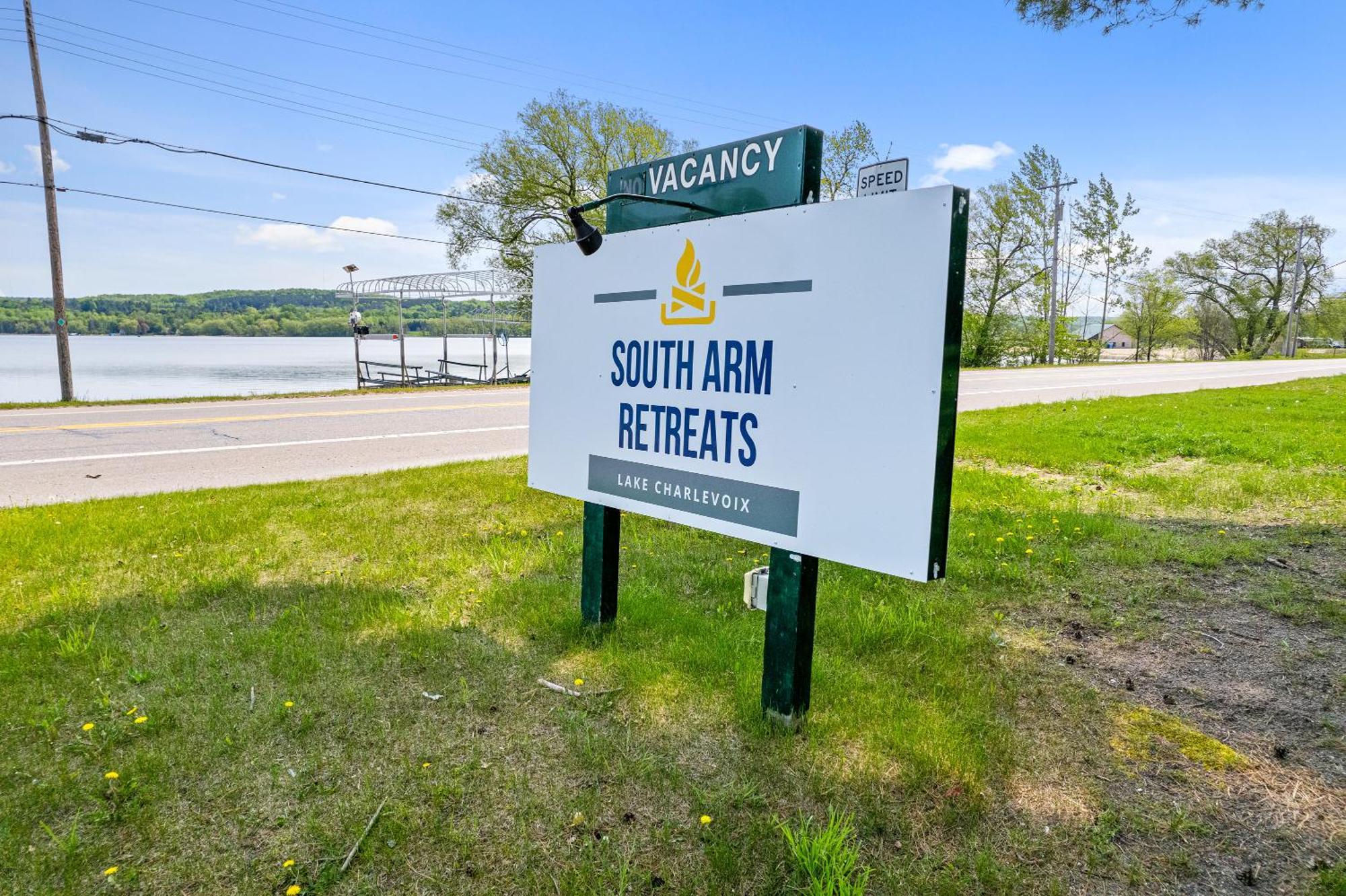 Motel South Arm Retreats East Jordan Exterior foto