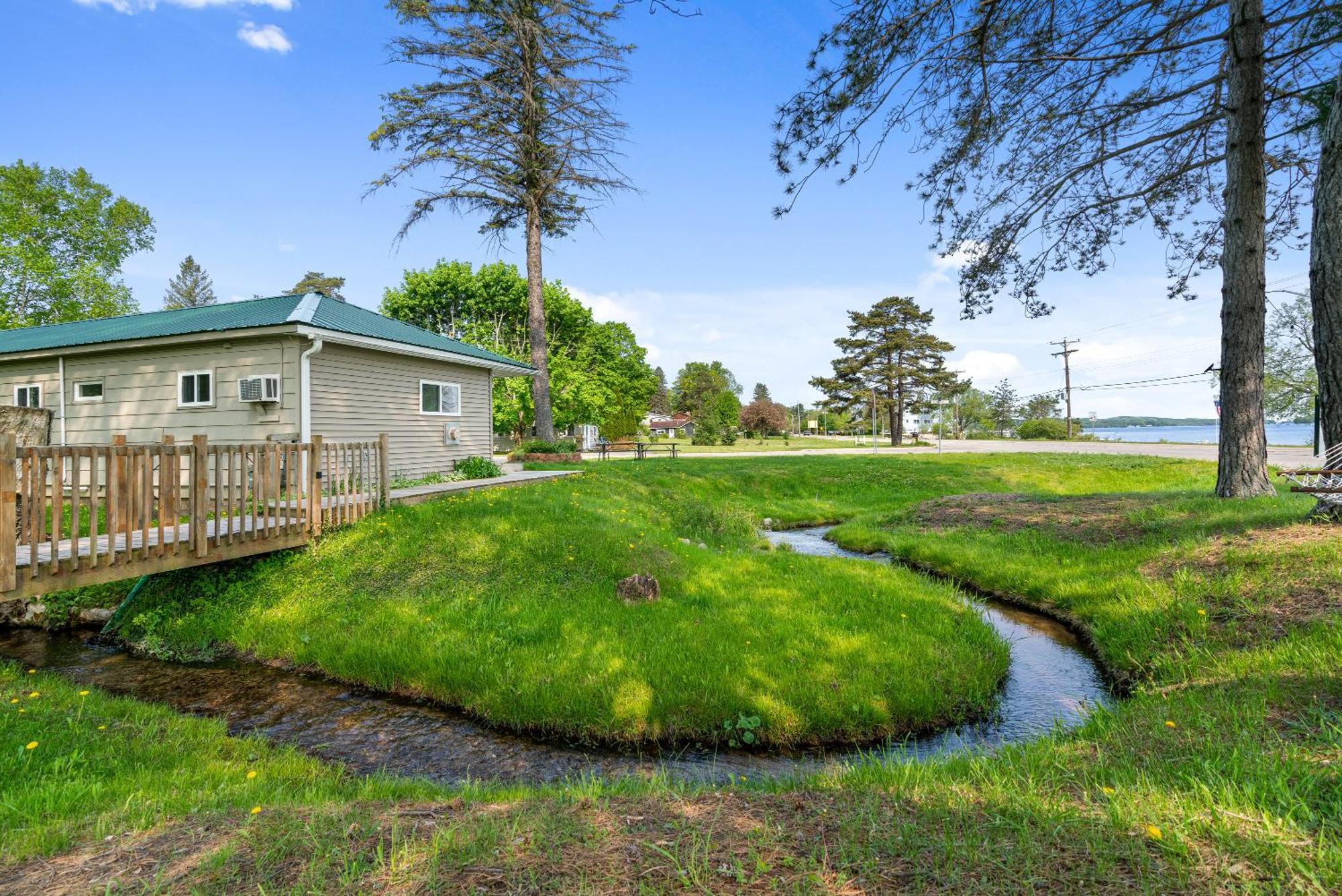 Motel South Arm Retreats East Jordan Exterior foto