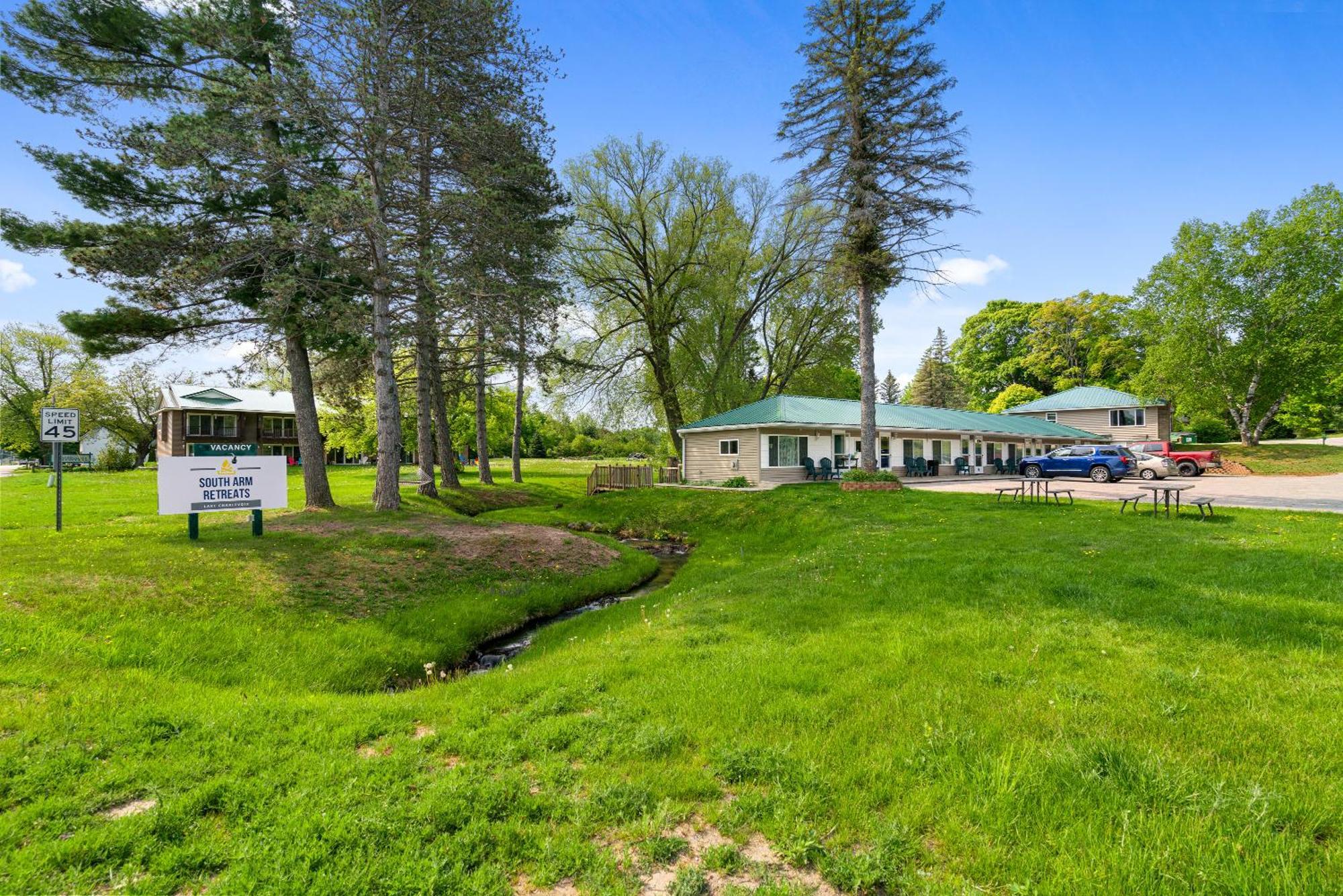 Motel South Arm Retreats East Jordan Exterior foto