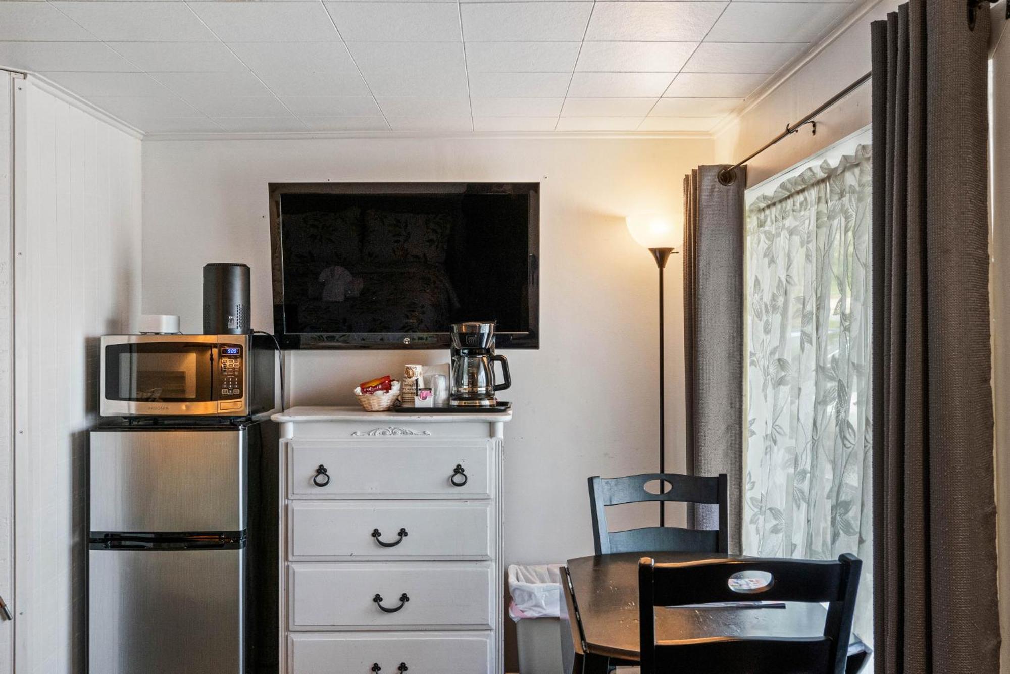 Motel South Arm Retreats East Jordan Exterior foto