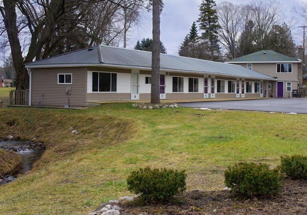 Motel South Arm Retreats East Jordan Exterior foto